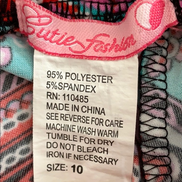 Stretchy patterned shorts - Picture 2 of 3